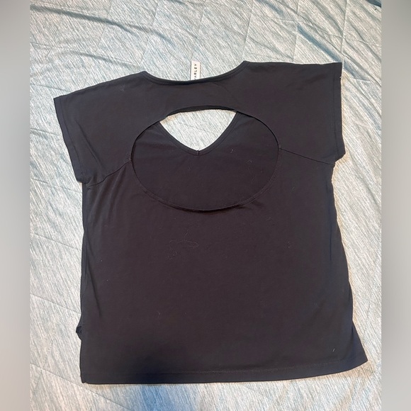 VARLEY Open Back T-shirt. Medium. - Picture 4 of 4